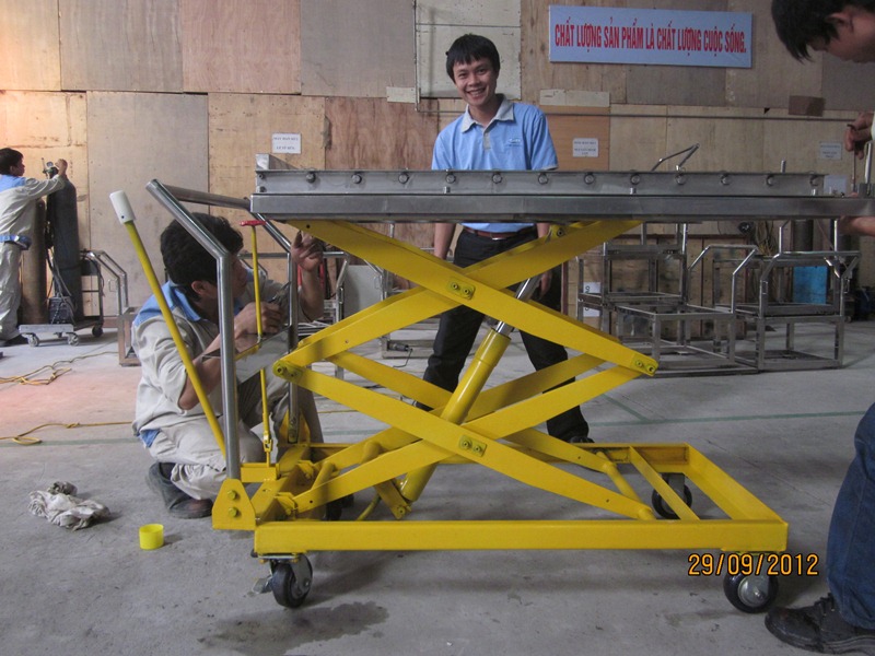 Bàn nâng thủy lực